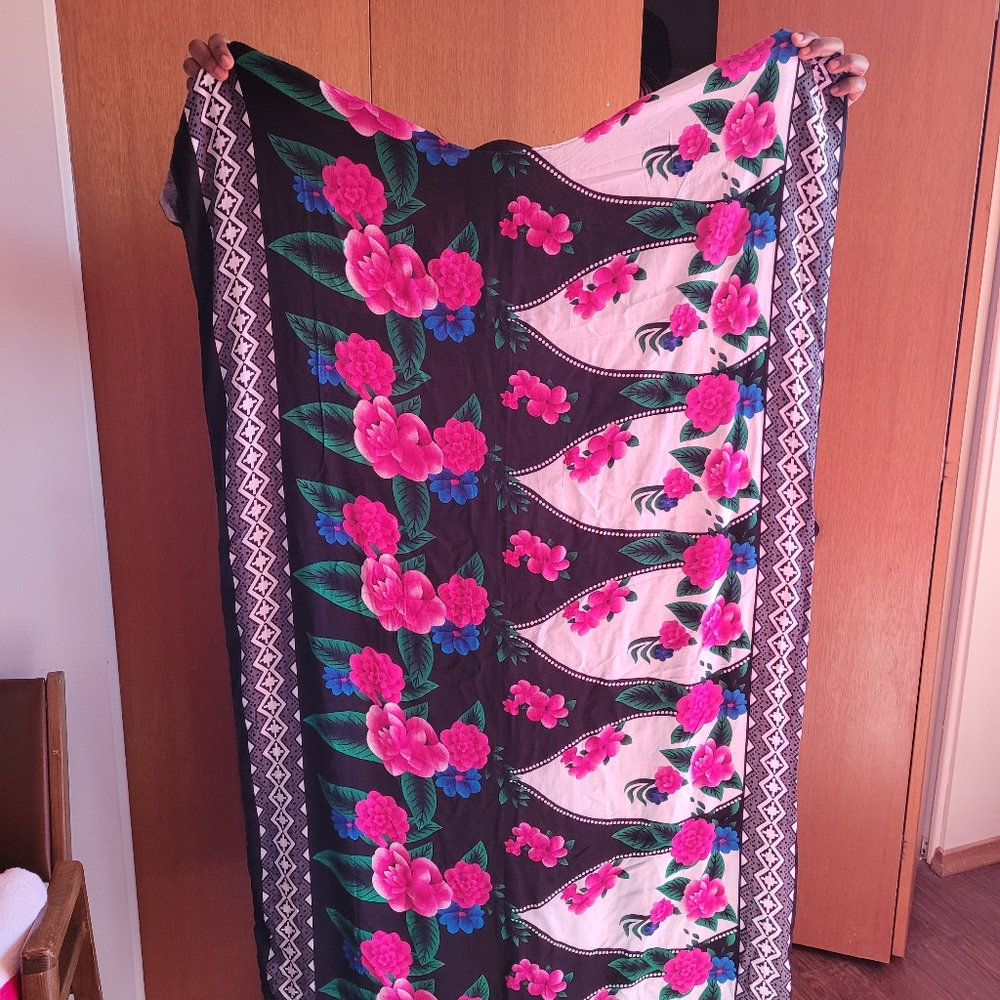 Dresses - Picture 6 of 10